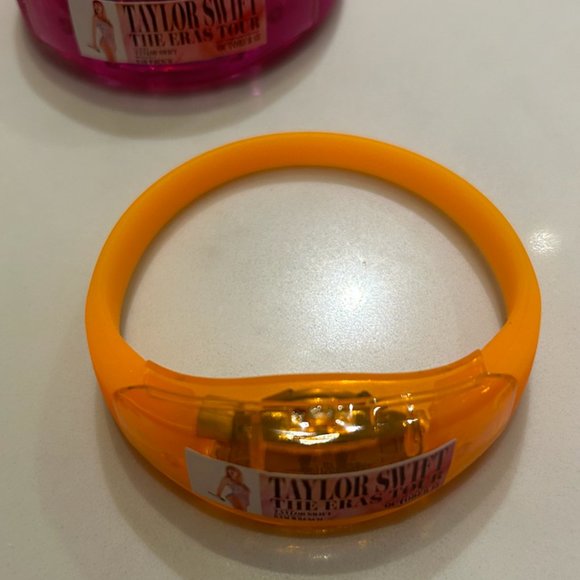 FOUR (4) - Taylor Swift Concert Film Light Up Wrist Band - Buy for your MOVIE - Picture 8 of 13